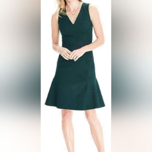 BANANA REPUBLIC V-Neck Bi-Stretch Fit & Flare Dress - Size 8 Tall - Picture 1 of 7